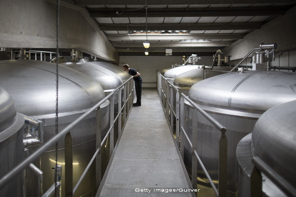 Tranzactia record despre care toti vorbesc. Pe cine cumpara cel mai mare producator de bere din lume. Nebunie pe burse