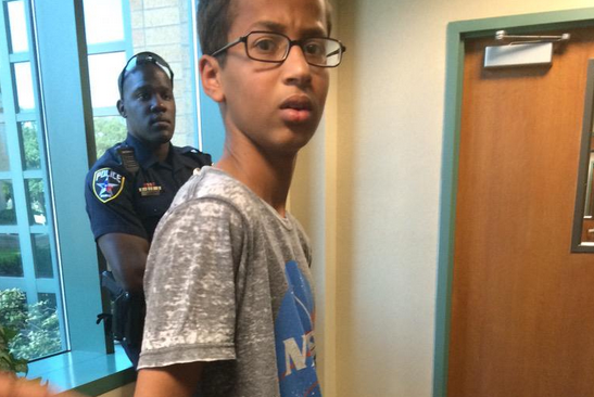 Mesajele trimise de Barack Obama si Mark Zuckerberg elevului arestat pentru ca a adus la scoala un ceas construit de el