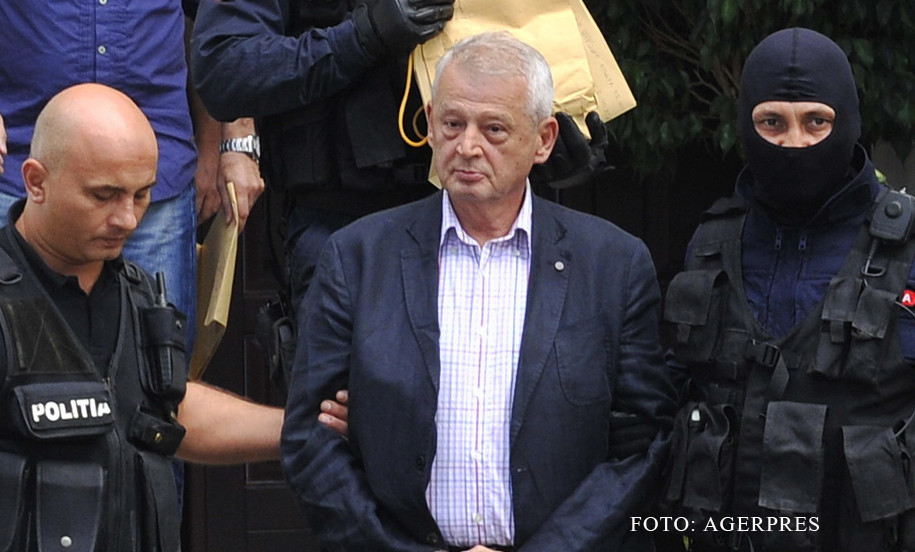 Sorin Oprescu, scos din spatele gratiilor pentru a asista la perchezitii. Procurorii spera sa gaseasca noi probe impotriva sa