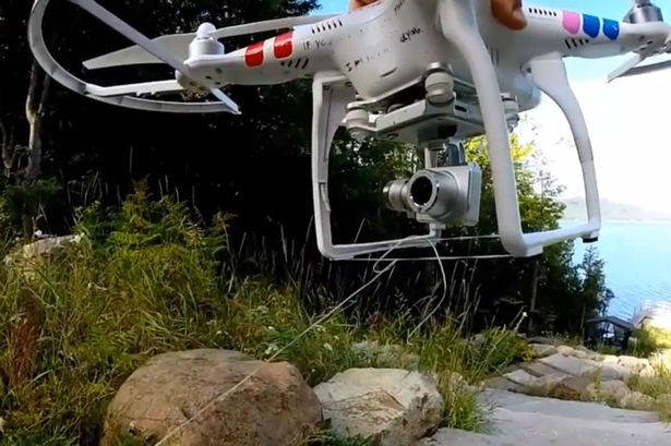 Clipul in care un tata ii scoate dintele de lapte fiicei sale cu ajutorul unei drone, viral pe internet. VIDEO