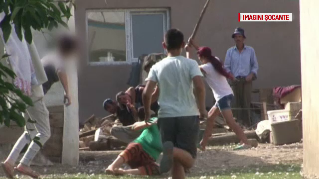 Imagini cu impact emotional puternic: s-au batut cu parul pentru baiatul de 13 ani. Autoritatile din Botosani au intervenit