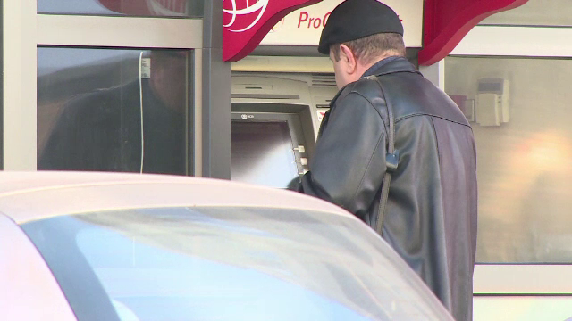 Un pensionar din Ploiesti a ramas fara economiile de o viata. A fost jefuit de 45.000 de lei in timp ce se afla la farmacie