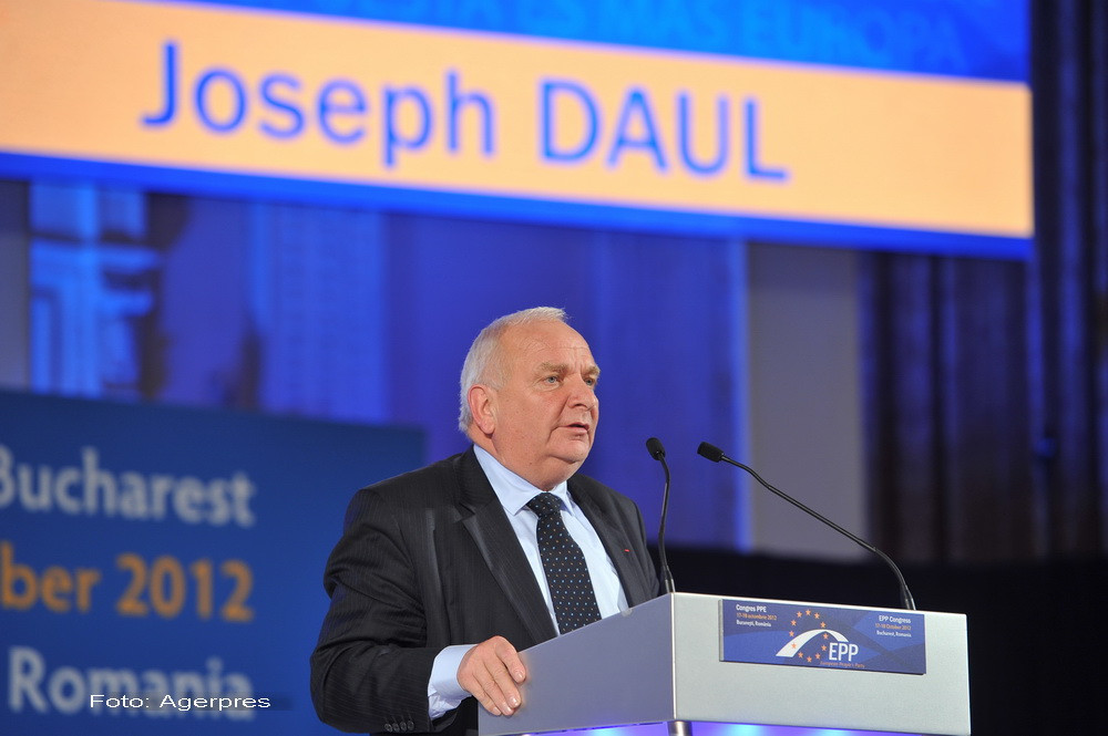 Presedintele PPE: Premierul Victor Ponta trebuie sa demisioneze ca urmare a trimiterii sale in judecata