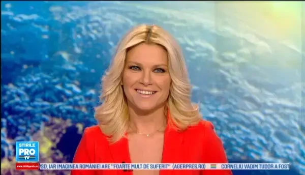 Defilare de moda pentru catei, la un hotel de lux din Londra. Cum au aratat tinutele patrupedelor prezentate pe podium