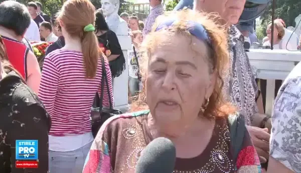 A murit ultimul erou al Romaniei. Declaratia facuta de o doamna la inmormantarea lui Corneliu Vadim Tudor. VIDEO