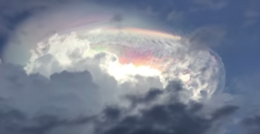 "A fost ca un semn de la Dumnezeu". Norul curcubeu, fenomenul bizar care a aparut pe cer, in Costa Rica