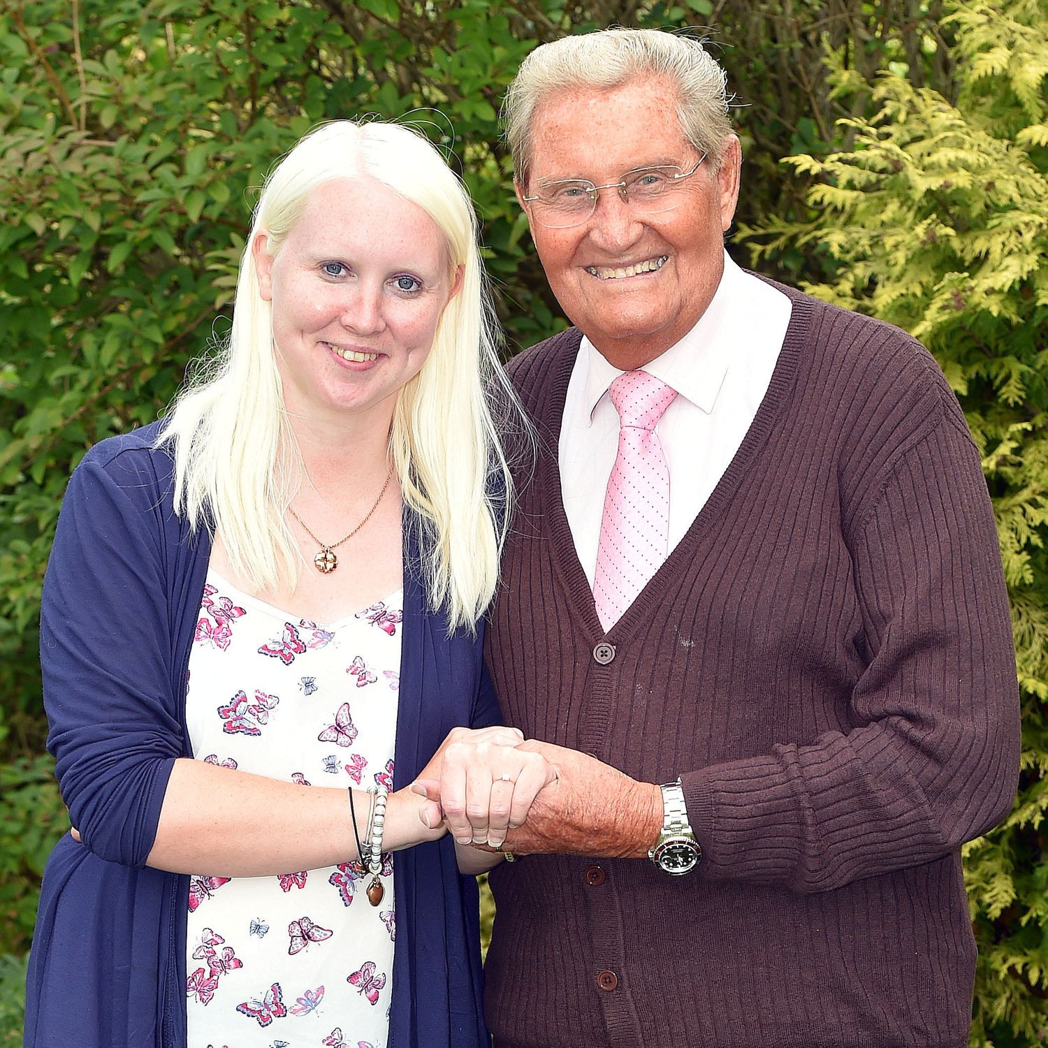 Un comediant de 84 de ani se casatoreste cu o fana de 25 de ani. Cum a reactionat tatal fetei