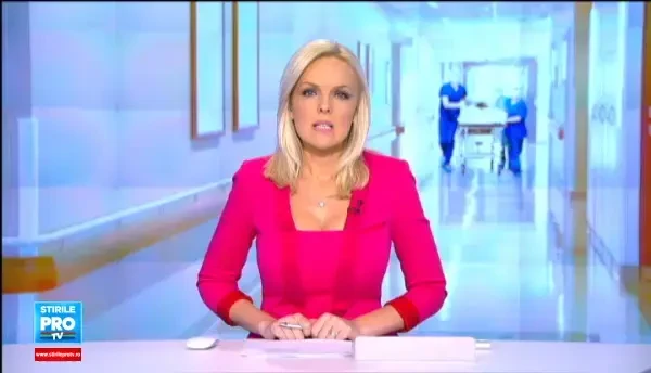 Fetita de 5 ani, muscata de un caine maidanez in curtea unui spital din Galati. Medicii preiau pacientii cu ajutorul unui par