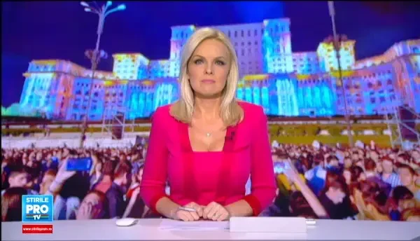 Spectacol unic de Zilele Bucurestiului. 30.000 de romani au asistat la o proiectie video inedita, pe Casa Poporului