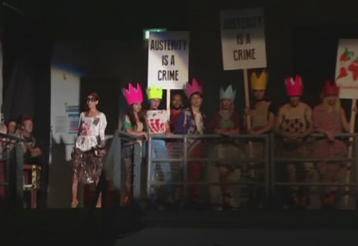 Vivienne Westwood a declarat razboi politicienilor. Protestul organizat de creatoare la Saptamana Modei de la Londra