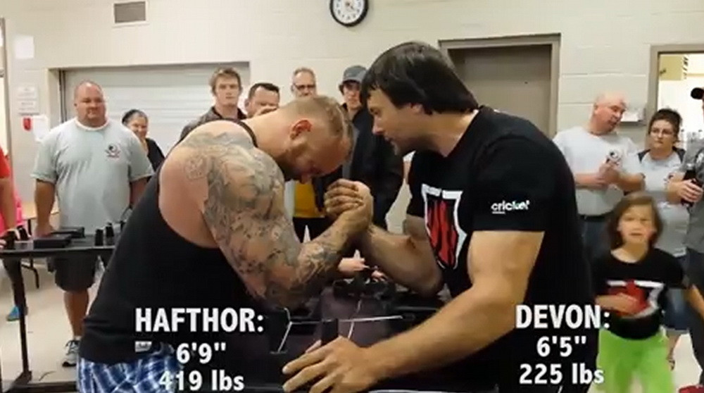 Ce se intampla cand MUNTELE din Game of Thrones se pune cu un campion la skandenberg! Ramai surprins cand vezi cine castiga! VIDEO