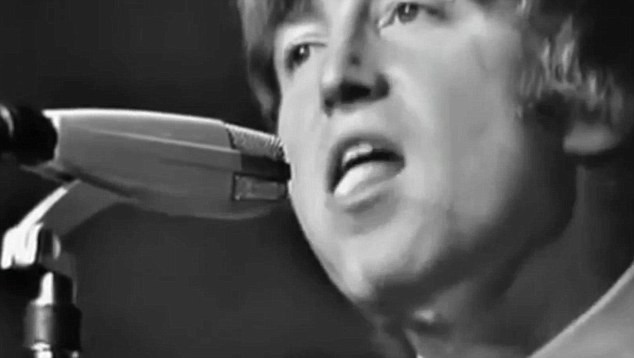 Fanii Beatles, socati de un clip in care John Lennon isi bate joc de persoanele cu handicap: "Este greu de privit". VIDEO