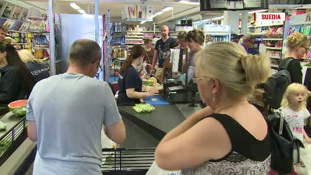 Au studii superioare, dar aranjeaza marfa pe raft in Suedia. De ce accepta romanii slujbe sub nivelul lor de pregatire