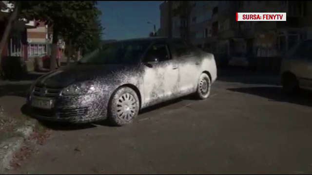 Cinci soferi din Harghita s-au trezit cu masinile vopsite in alb. De vina ar fi muncitorii care refaceau trecerea de pietoni