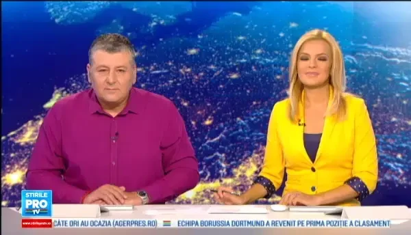 Cascadoria unui barbat din Dej. Cum a ajuns cu masina suspendata pe un gard, dupa ce a rupt un stalp de electricitate