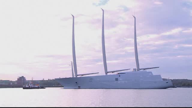 Cel mai mare iaht din lume a fost construit in Germania pentru un miliardar rus. Cum arata "super-iahtul" cu 8 etaje