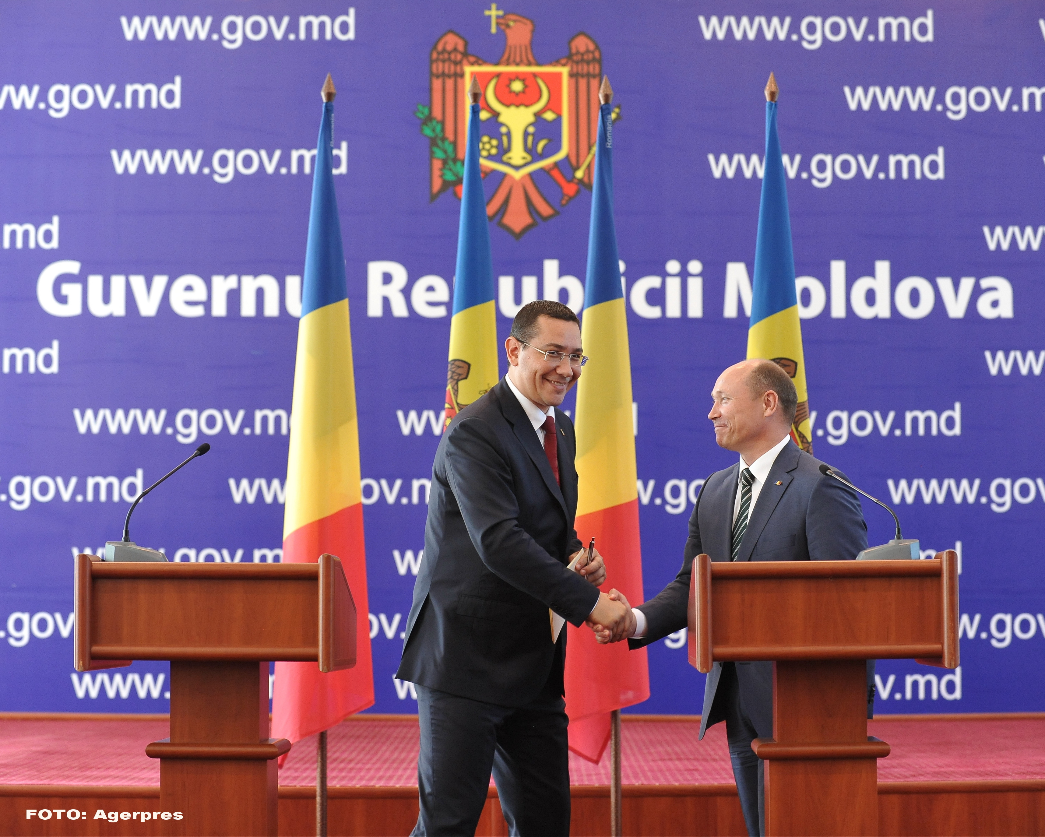 Proteste la sedinta comuna a guvernelor romano-moldovene. Bucurestiul acorda un imprumut NErambursabil de 100 de mil. de euro