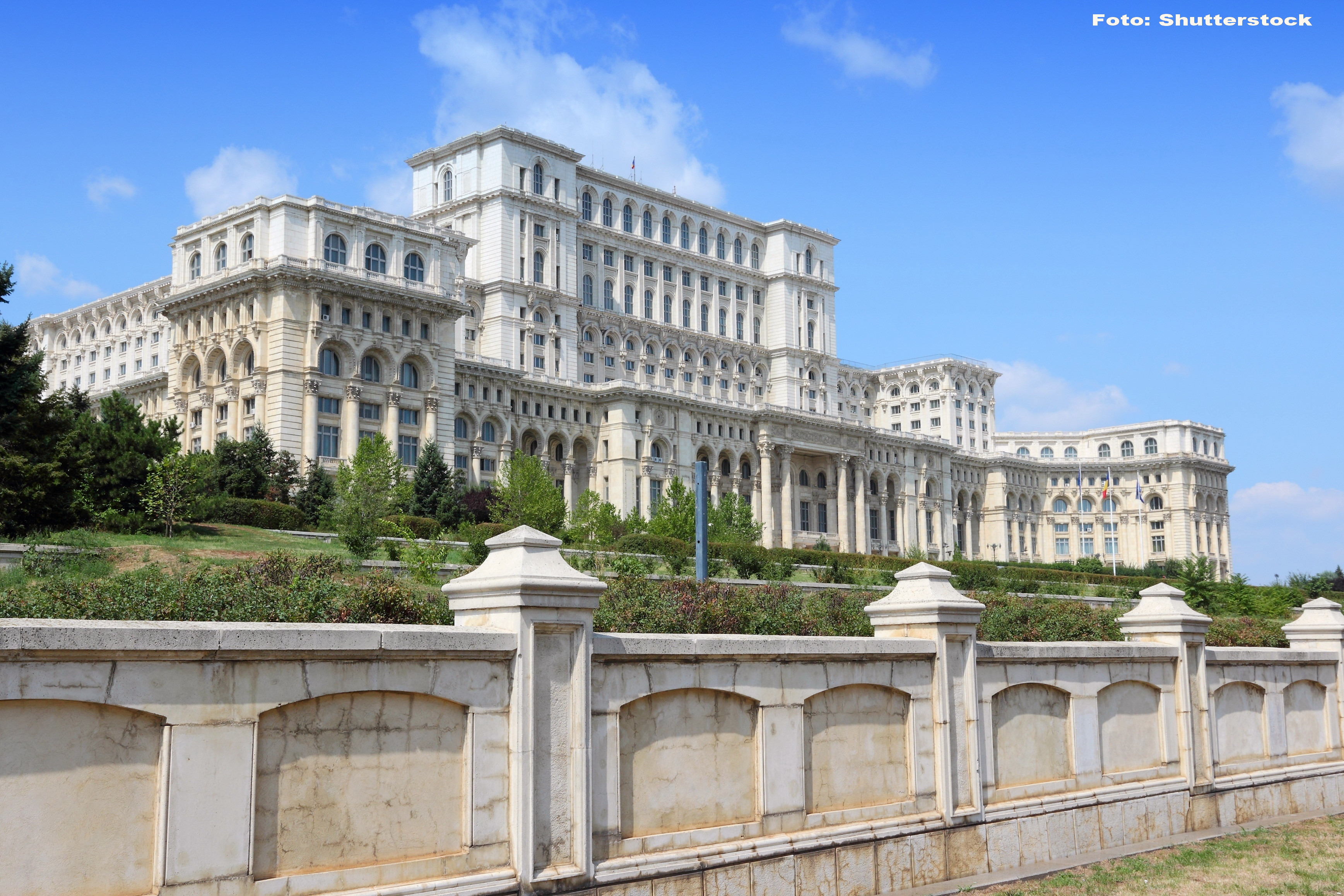 Alerta cu bomba la Palatul Parlamentului. Pirotehnistii au verificat birourile lui Calin Popescu Tariceanu si Valeriu Zgonea