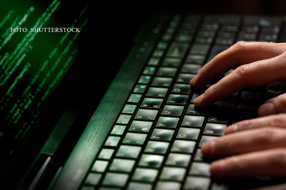 "Platforma Calatorilor": grupul de Facebook unde refugiatii, dar si islamistii, gasesc acte false si transport spre Europa