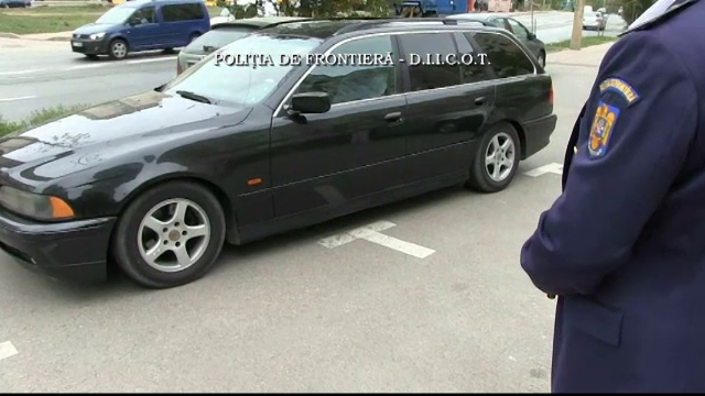 Traficul cu refugiati ia amploare in estul Uniunii Europene. Ce au gasit politistii de frontiera intr-o masina din Iasi