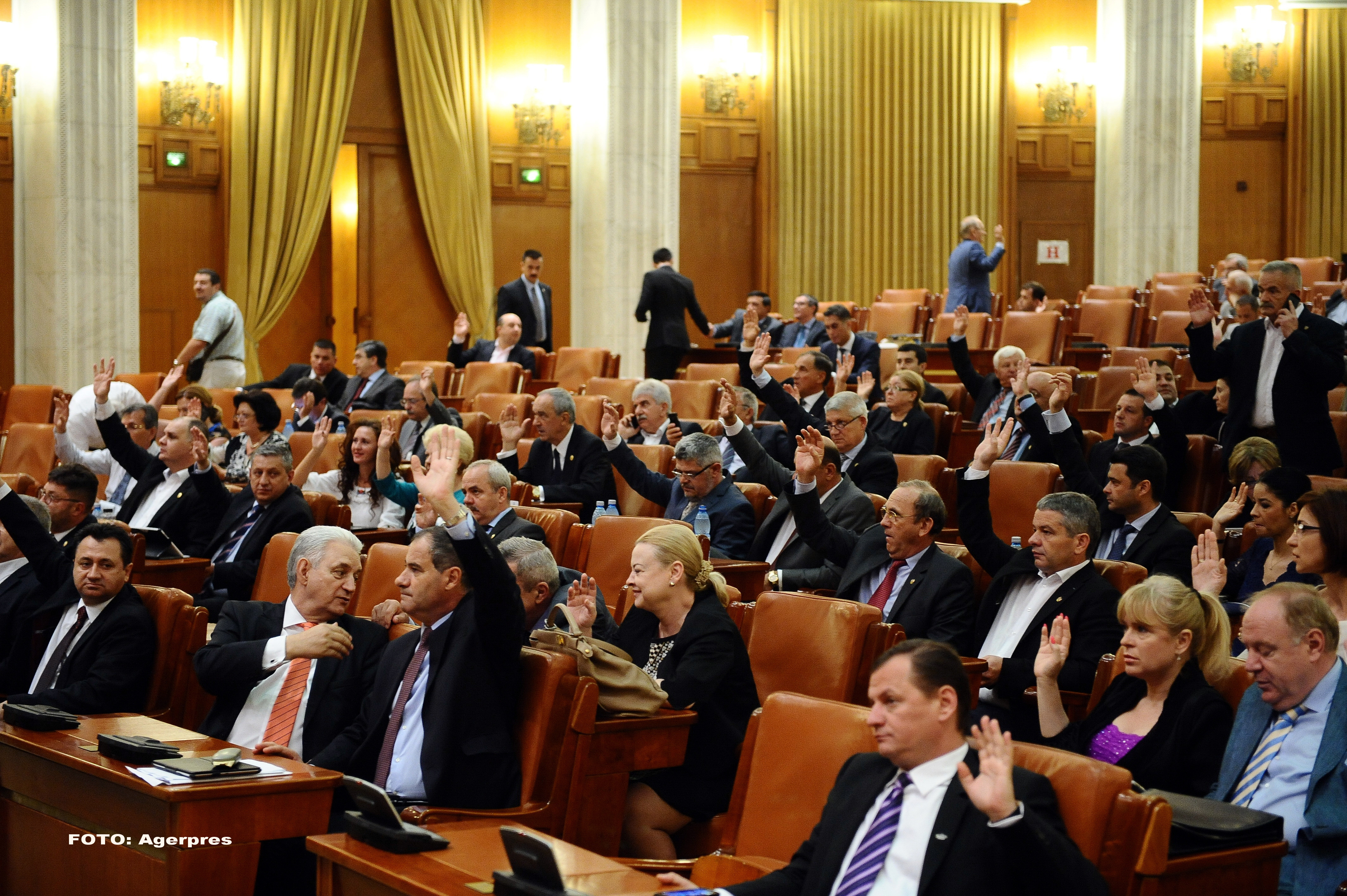 Camera Deputatilor a adoptat, in mod tacit, legea pensiilor speciale pentru primari. Proiectul trebuie sa treaca de Senat