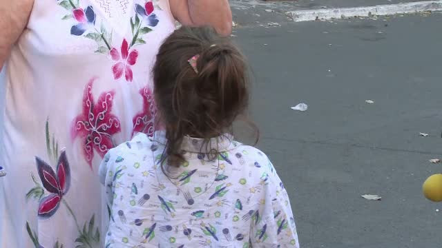 Fetita de 5 ani, muscata de un caine in curtea spitalului. Raspunsul primit de tata dupa ce a depus o plangere la Parchet