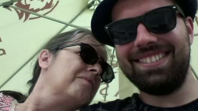 Vlad, tanarul care si-a injunghiat mama pe scara blocului, consuma de multa vreme droguri. Marturiile prietenilor