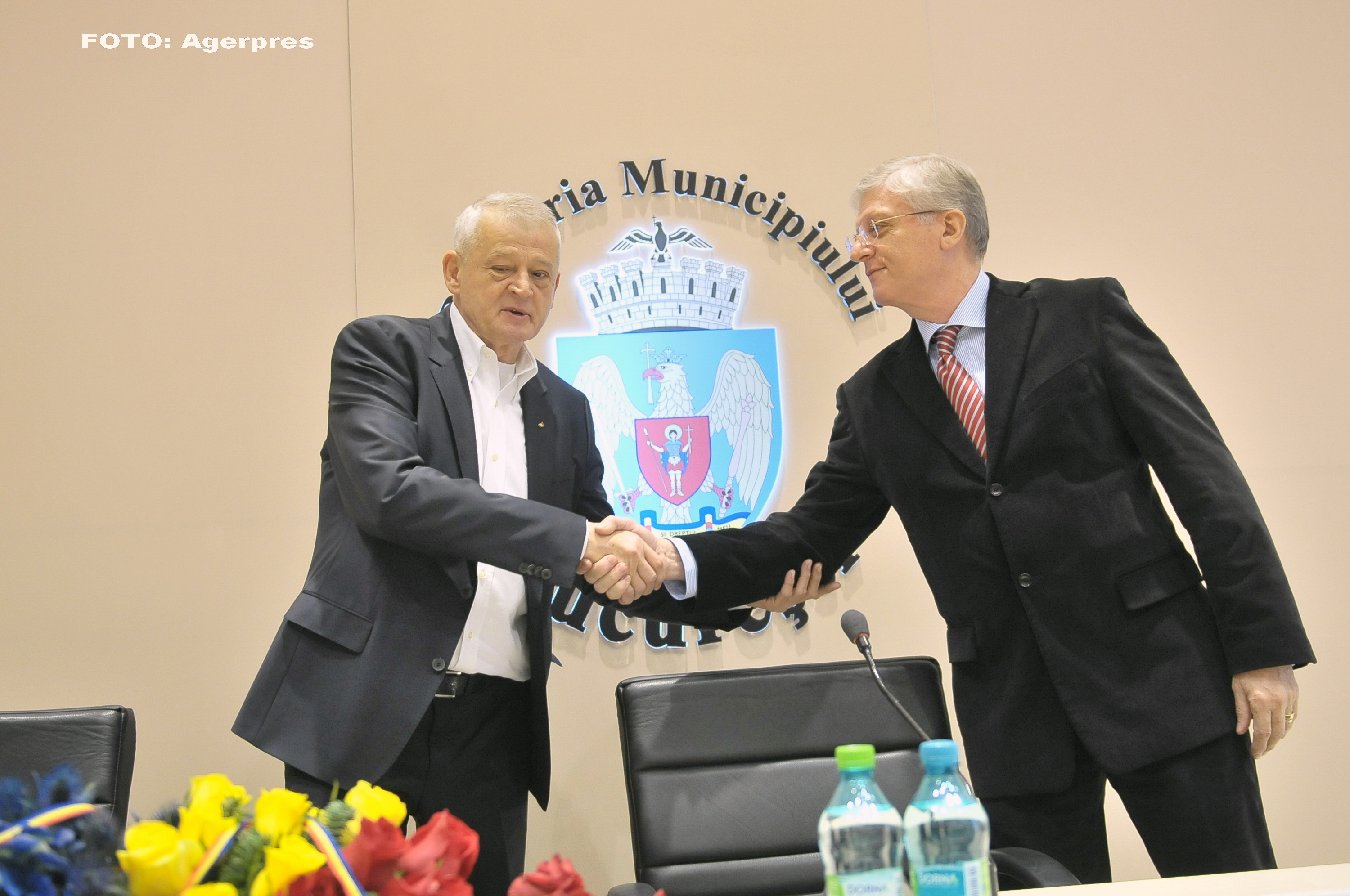 Fostul consilier al lui Sorin Oprescu si fostul trezorier al PNL, Vlad Moisescu, plasati sub control judiciar