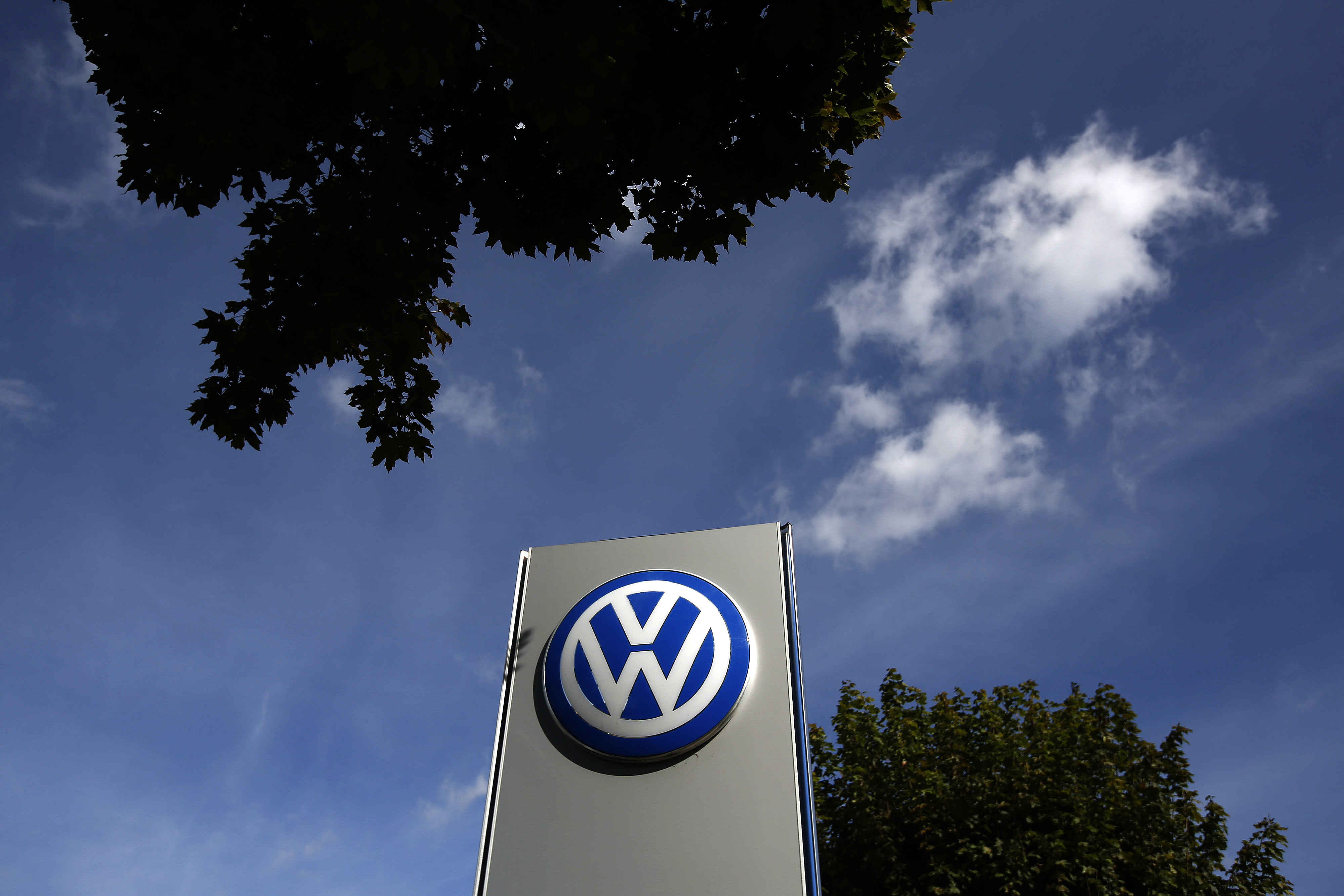 Romania cere clarificari Germaniei in cazul masinilor modificate de Volkswagen. Proces colectiv urias, pregatit in UK