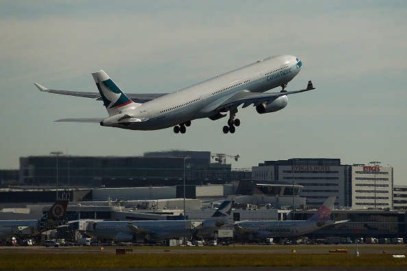 Un avion Cathay Pacific, cu 251 de pasageri, a aterizat de urgenta in Indonezia. Calator: O aripa a luat foc