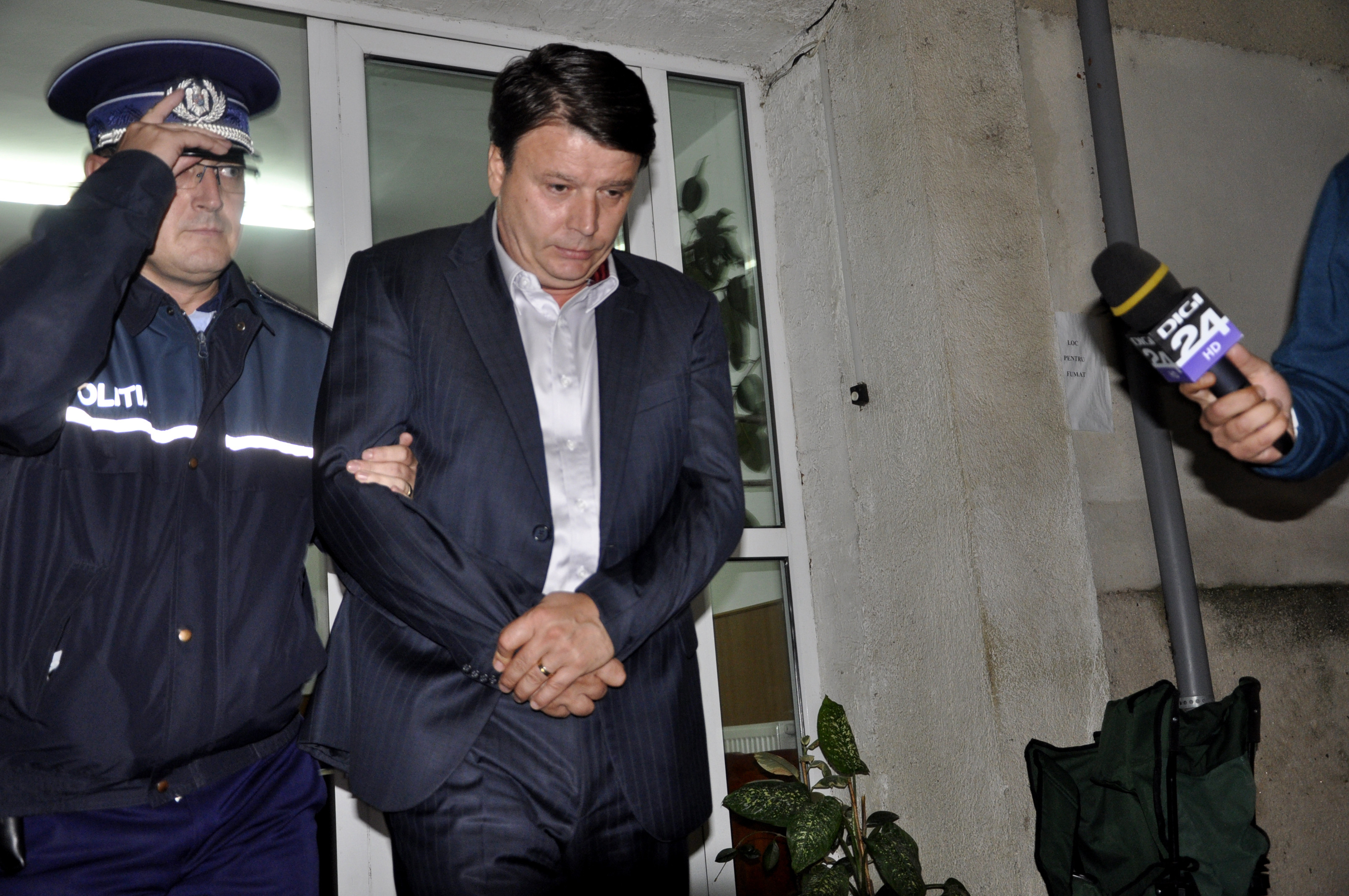 Schema prin care Apa Nova ar fi obtinut contracte cu primaria Capitalei. Cum era majorat tariful la apa si canal prin spaga