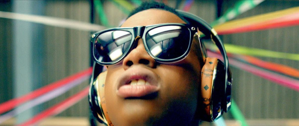 iLikeiT. Viralul saptamanii: pustiul de 17 ani care are jumatate de MILIARD de afisari pe YouTube