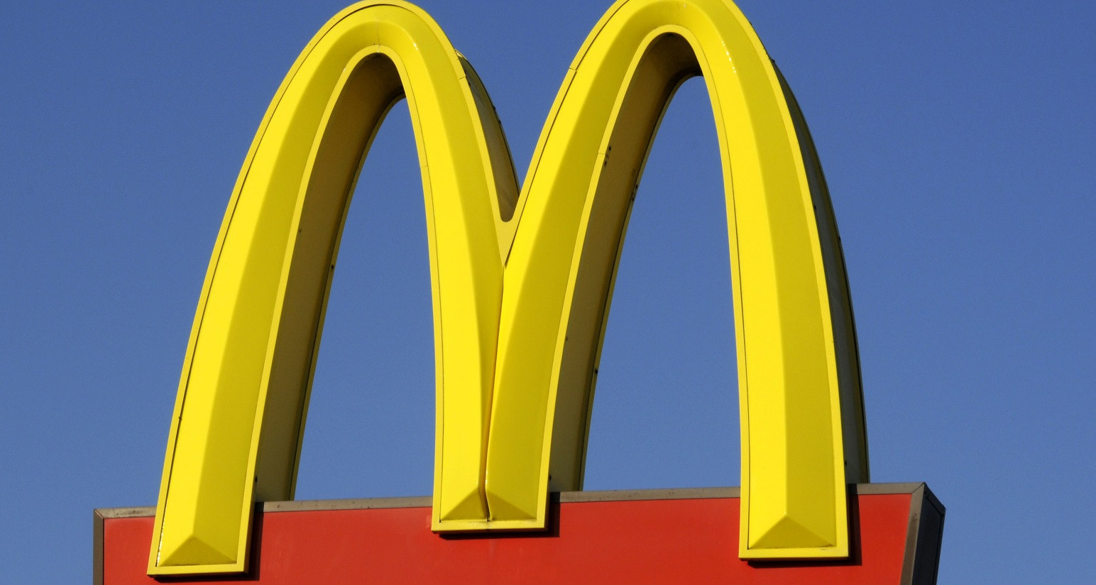 Patru adolescenti, anchetati pentru uciderea unui barbat din Marea Britanie. Unul dintre suspecti are doar 12 ani. VIDEO