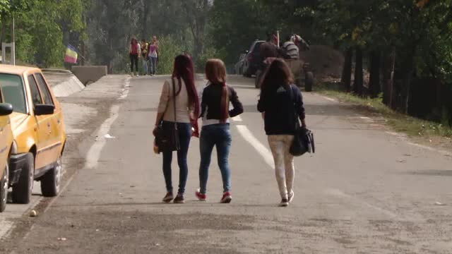 37.000 de copii au pierdut ajutorul social din cauza absentelor. Limita de la care incep sanctiunile