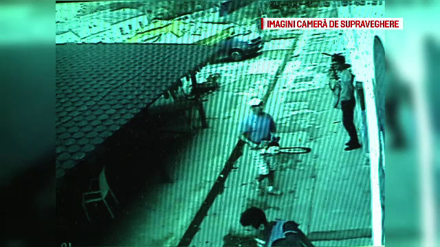 Inarmat cu o drujba, o bata si un cutit, un barbat din Timis a intrat intr-un bar. Ce a urmat: "Se auzea drujba, pac-pac"