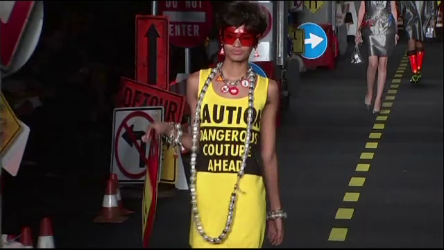 Designerii italieni si-au prezintat la Milano colectiile de primavara-vara 2016. Care sunt tendintele pentru anul viitor