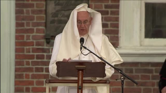 Papa Francisc a cerut sa vada din elicopter Statuia Libertatii si Ellis Island. Vantul i-a creat, din nou, probleme