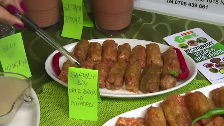 Bucatele traditionale oltenesti au acum si varianta raw-vegana. Ce gust au sarmalele din ciuperci si orez brun