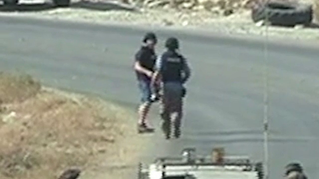Un jurnalist AFP, agresat de soldati israelieni pentru ca filma incidentele cu palestinienii: "Si-a scos pistolul"