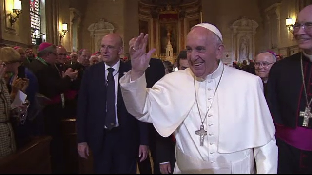 Incident la finalul vizitei in SUA a lui Papa Francisc. Ce s-a intamplat pe scarile avionului care l-a transportat acasa