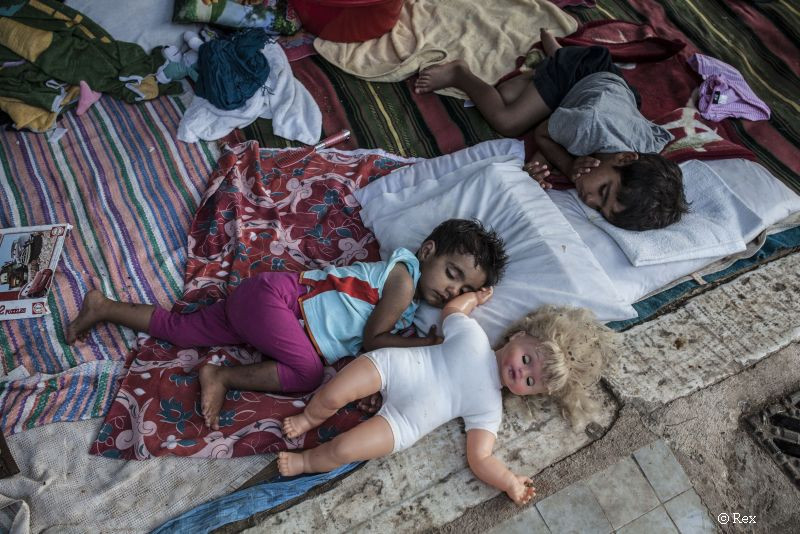 Drama prin care trec copiii refugiatilor. Copilaria petrecuta sub cerul liber, la temperaturi ce continua sa scada