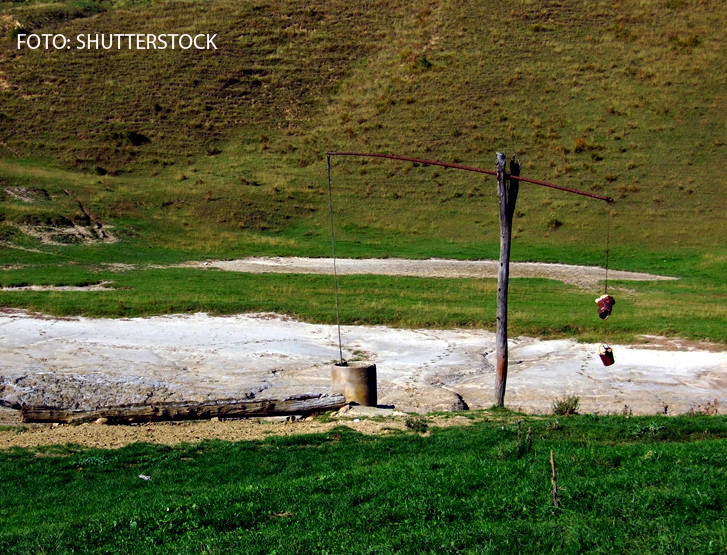 Romania, tara UE unde inca exista orase fara apa curenta. Cati romani se spala la lighean si merg la WC-ul din fundul curtii