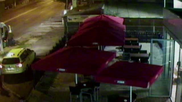 Profesoara acuzata ca si-a transat sotul, filmata in timp ce ducea saci grei la o pubela. Ce ar fi carat femeia in ei