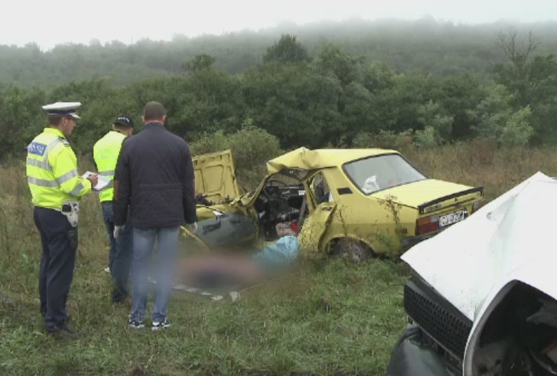 Sfarsit tragic pentru un cuplu de varstnici. Masina in care se aflau s-a ciocnit cu o furgoneta, pe DN1