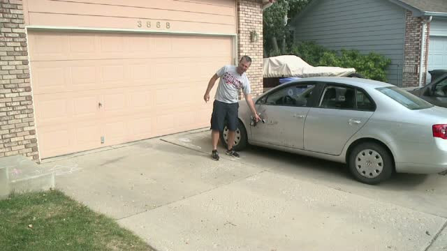 Un american a fost atacat de un elan in timp ce se plimba cu masina intr-o rezervatie naturala. Cum s-a incheiat intalnirea