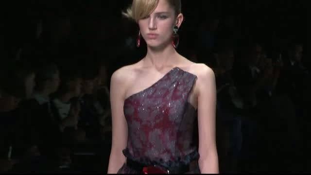 Noua colectie Armani, o reinterpretare pentru "chicul" milanez. Casa a sarbatorit 40 de ani de la fondare