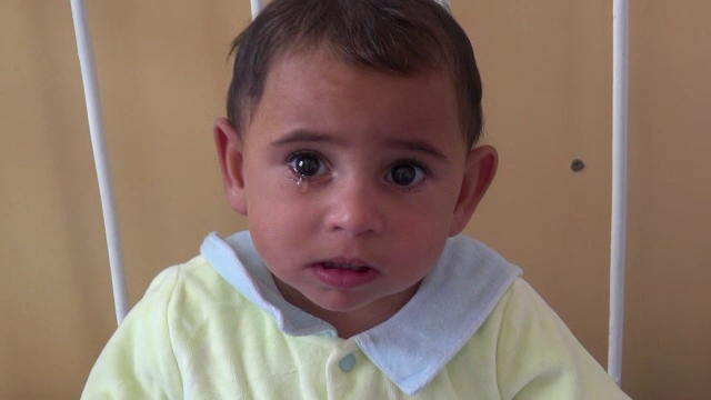 Parintii celor doi frati abandonati in curtea unui spital, de negasit. Ce se va intampla cu copiii dupa ce vor fi externati