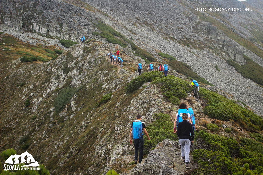 (P) Regulile secrete ale mersului pe munte. Singura scoala din Romania unde pot fi invatate gratuit