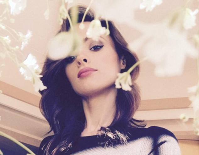 Iubita lui Jim Carrey ar fi lasat un bilet de adio inainte sa se sinucida. Ce a scris tanara de 28 de ani despre actor