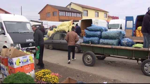 Recolta bogata a scazut pretul legumelor, dar agricultorii sunt nevoiti sa arunce tone intregi. "N-avem cui sa le vindem"
